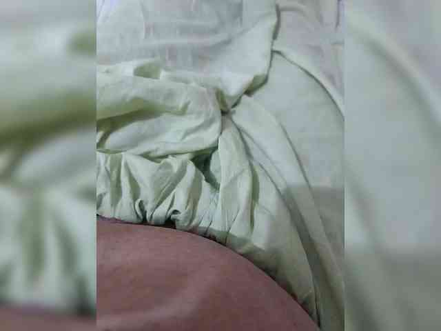 IqraQueen webcam