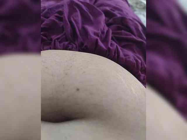 IqraQueen webcam