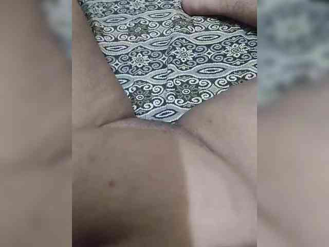 IqraQueen webcam