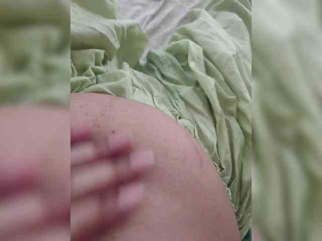 IqraQueen webcam