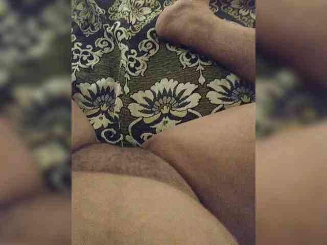 IqraQueen webcam