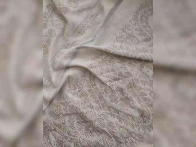 IqraQueen webcam