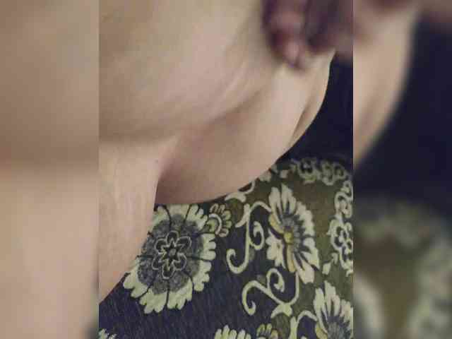 IqraQueen webcam