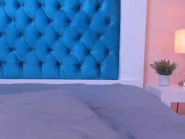 EmilyCristal's webcam live show
