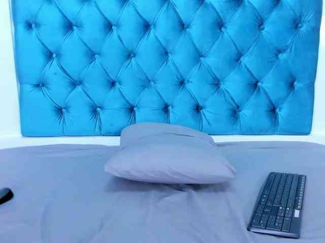 free chatroom EmilyCristal