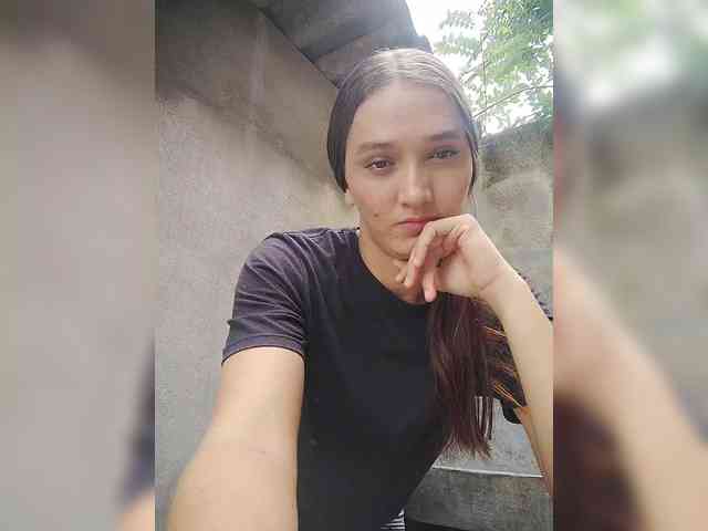 Samantha-12 webcam