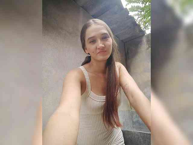Samantha-12 webcam