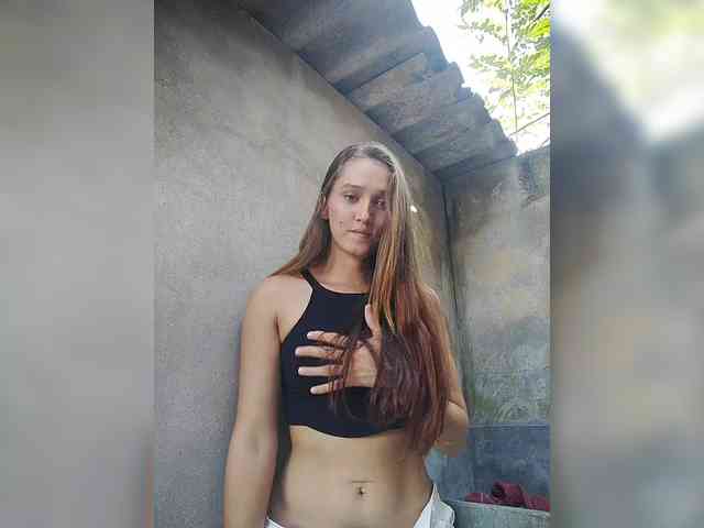 Samantha-12 webcam