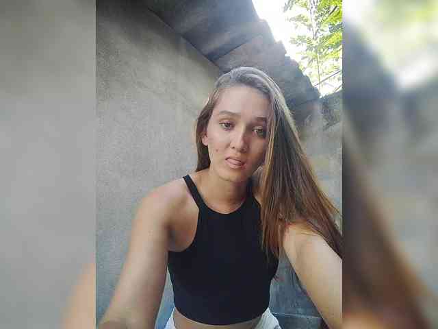 Samantha-12 webcam