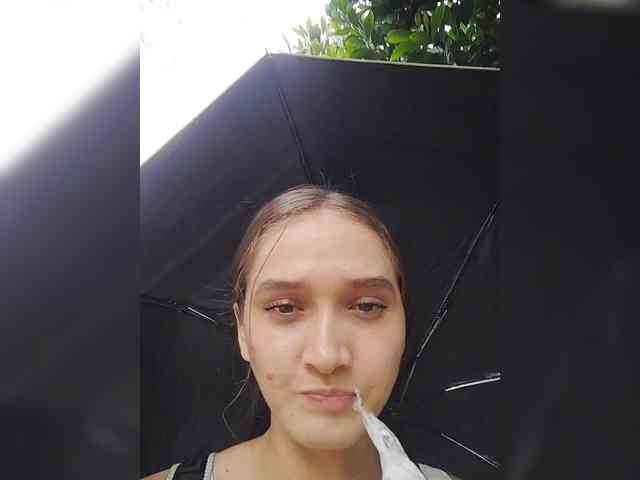 Samantha-12 webcam