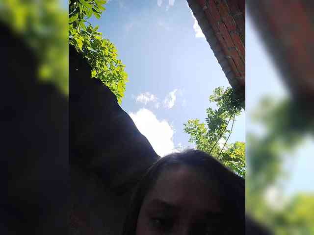 Samantha-12 webcam
