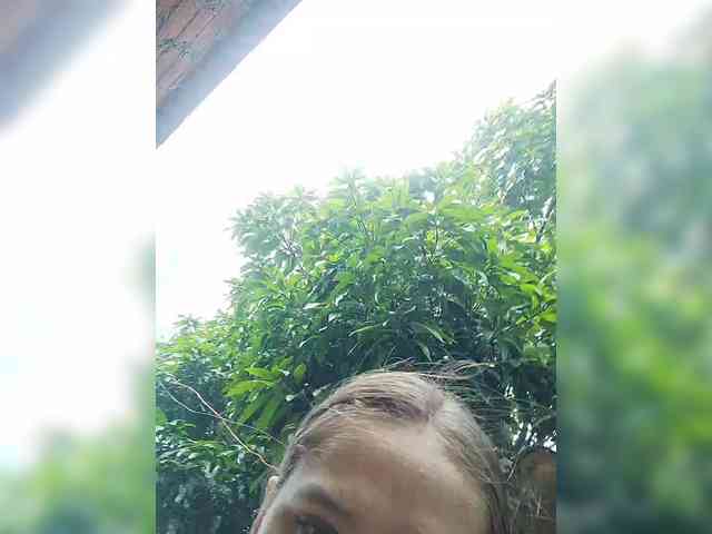 Samantha-12 webcam