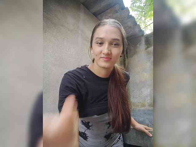 Samantha-12 webcam
