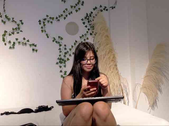 Robinwai2 Live Webcam on BongaCams
