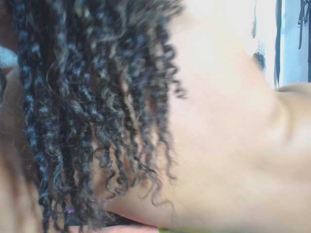 Franci-hot4's BongaCams show and profile