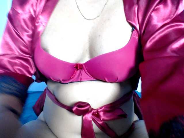 Franci-hot4's BongaCams show and profile