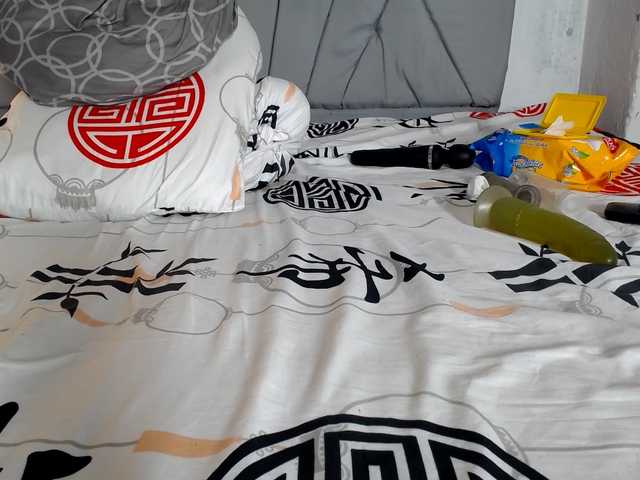 Franci-hot4's BongaCams show and profile