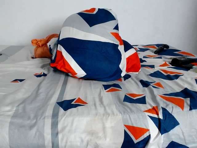 Franci-hot4's BongaCams show and profile