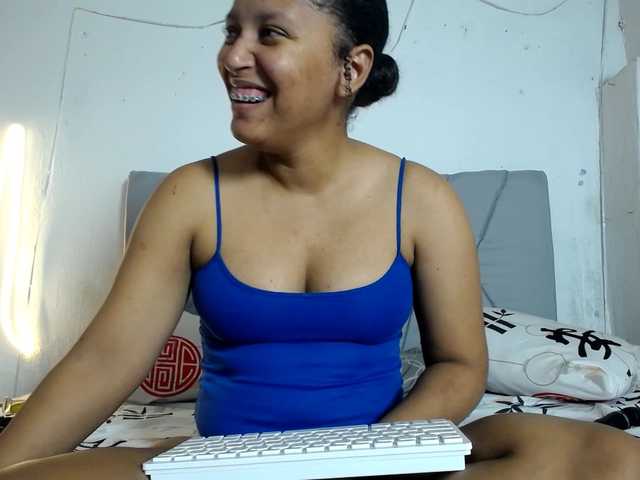Franci-hot4's BongaCams show and profile