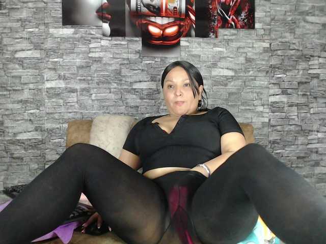 Danna-Paolaa's BongaCams show and profile