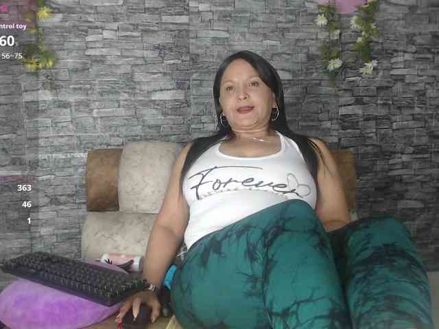 Danna-Paolaa webcam