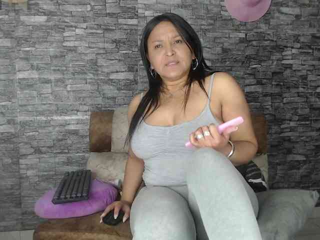 Danna-Paolaa Live Webcam on BongaCams