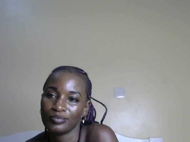 BradBubble webcam bongacams model stream image