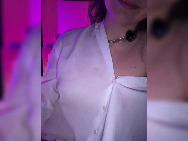 FeeBee's BongaCams show and profile