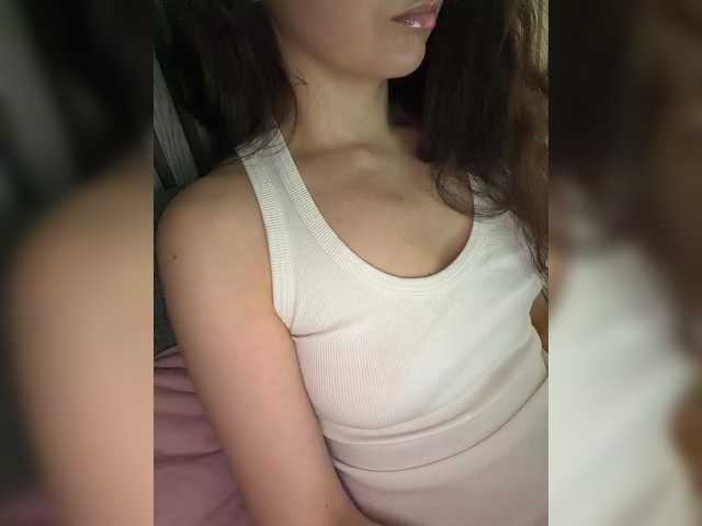 FeeBee's BongaCams show and profile