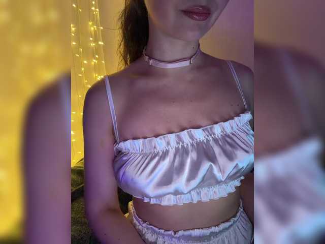 FeeBee's BongaCams show and profile