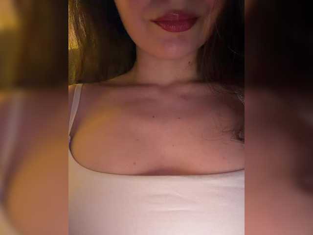 FeeBee's BongaCams show and profile