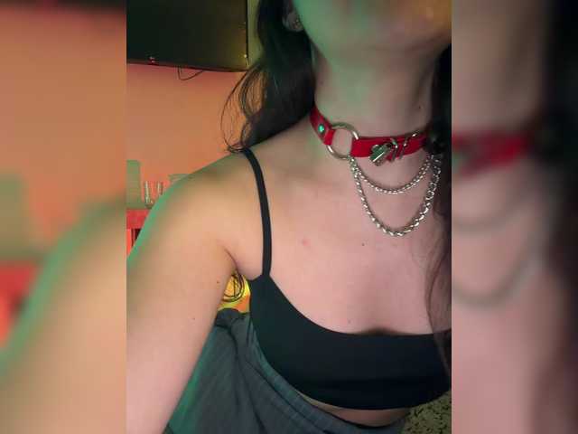 FeeBee's BongaCams show and profile