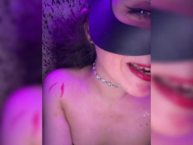 FeeBee's BongaCams show and profile