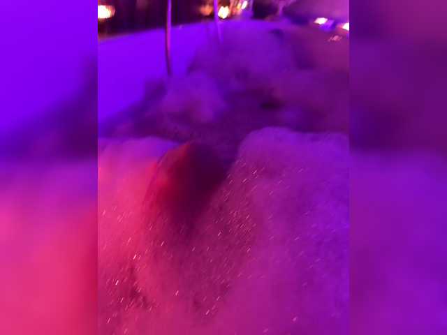 FeeBee's BongaCams show and profile