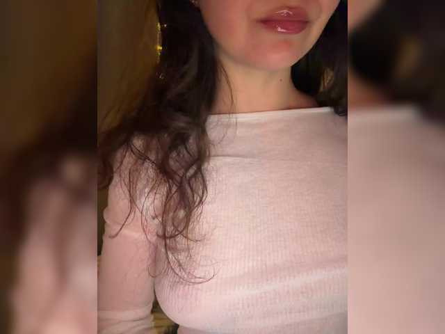 FeeBee's BongaCams show and profile