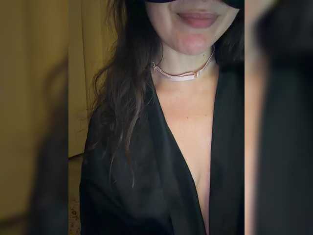 FeeBee's BongaCams show and profile