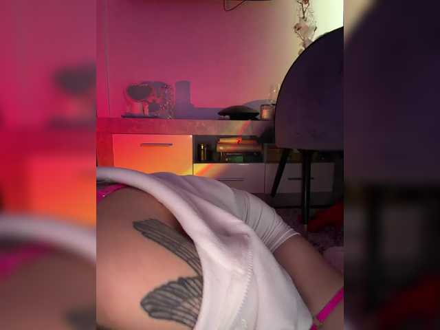 FeeBee's BongaCams show and profile