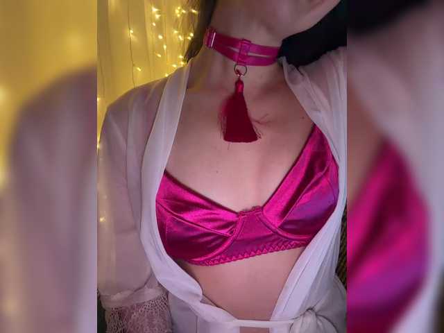 FeeBee's BongaCams show and profile