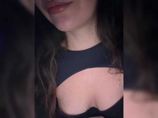 FeeBee's BongaCams show and profile