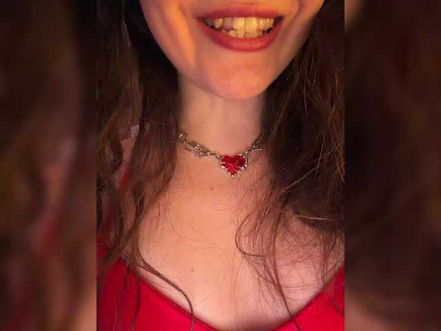 FeeBee's BongaCams show and profile