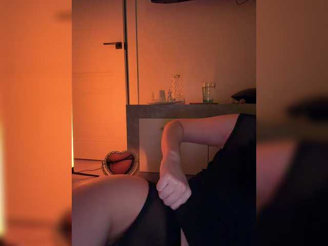 FeeBee's BongaCams show and profile