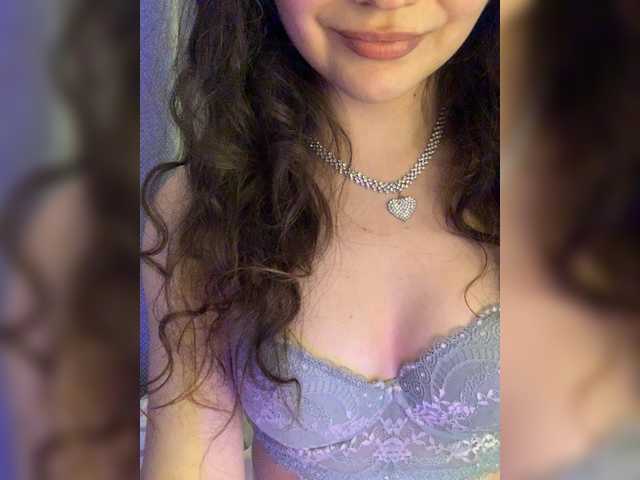 FeeBee's BongaCams show and profile