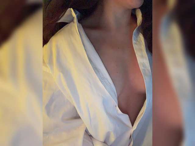 FeeBee's BongaCams show and profile