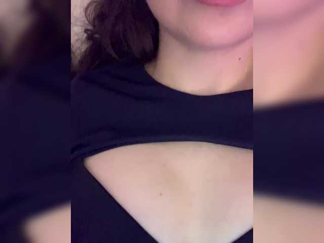 FeeBee's BongaCams show and profile