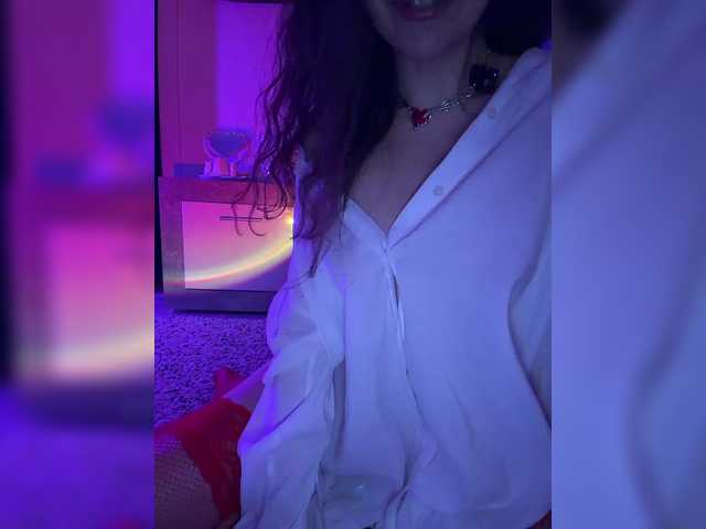 FeeBee's BongaCams show and profile