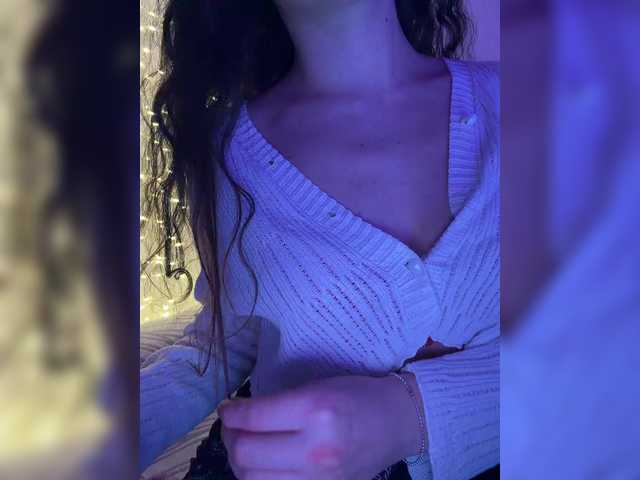 FeeBee's BongaCams show and profile