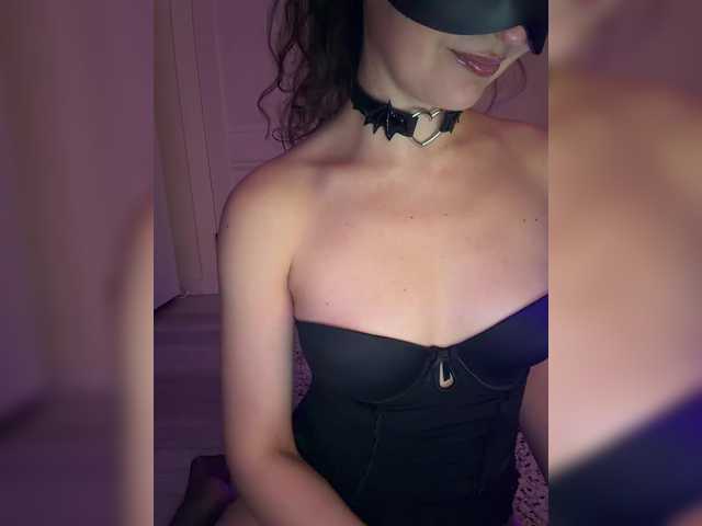 FeeBee's BongaCams show and profile