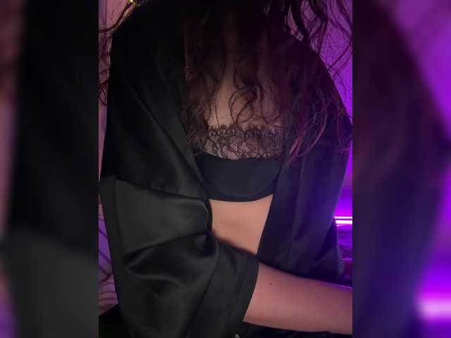 FeeBee's BongaCams show and profile