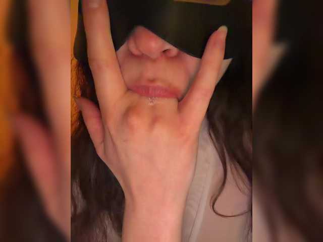 FeeBee's BongaCams show and profile