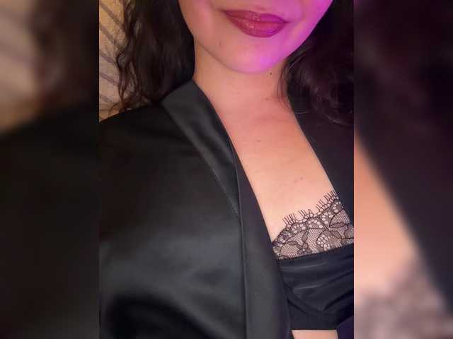 FeeBee's BongaCams show and profile